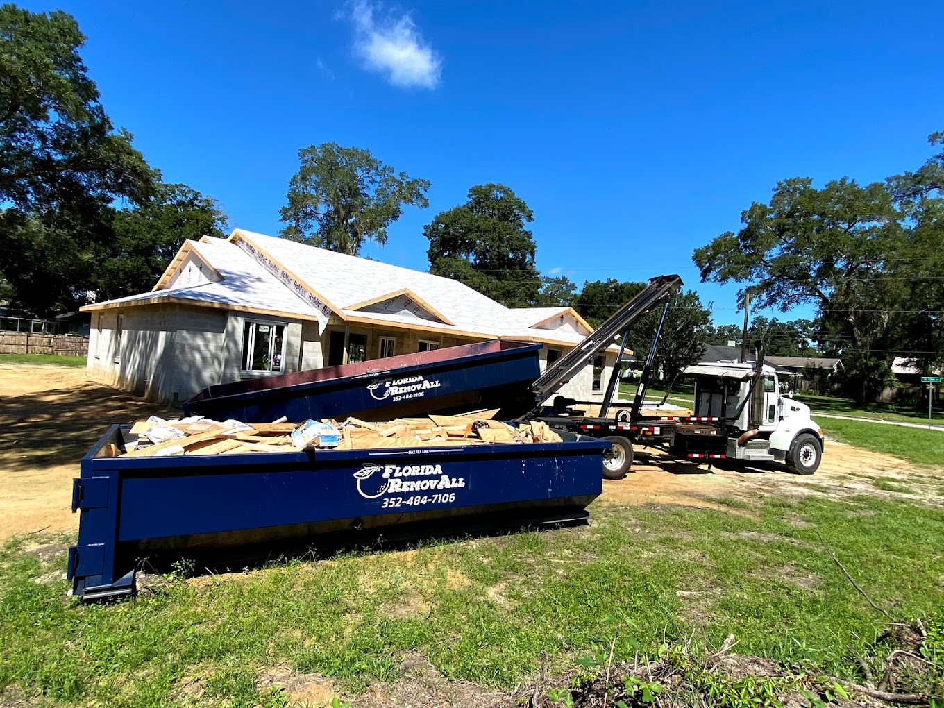 blue roll off dumpster with garabage in it, florida removall